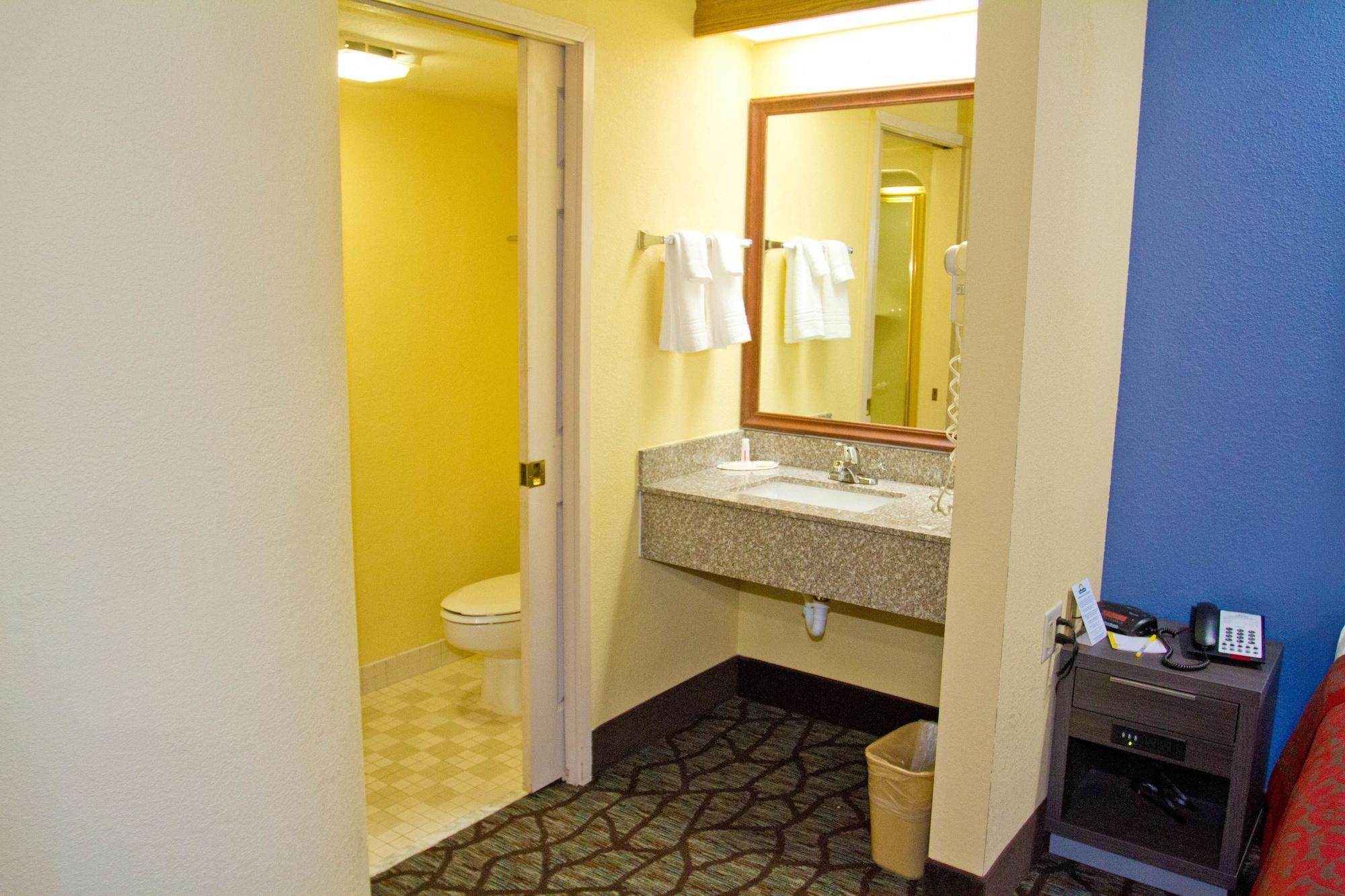 Days Inn By Wyndham Blue Springs Exteriér fotografie