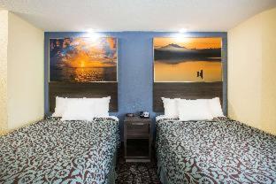 Days Inn By Wyndham Blue Springs Pokoj fotografie