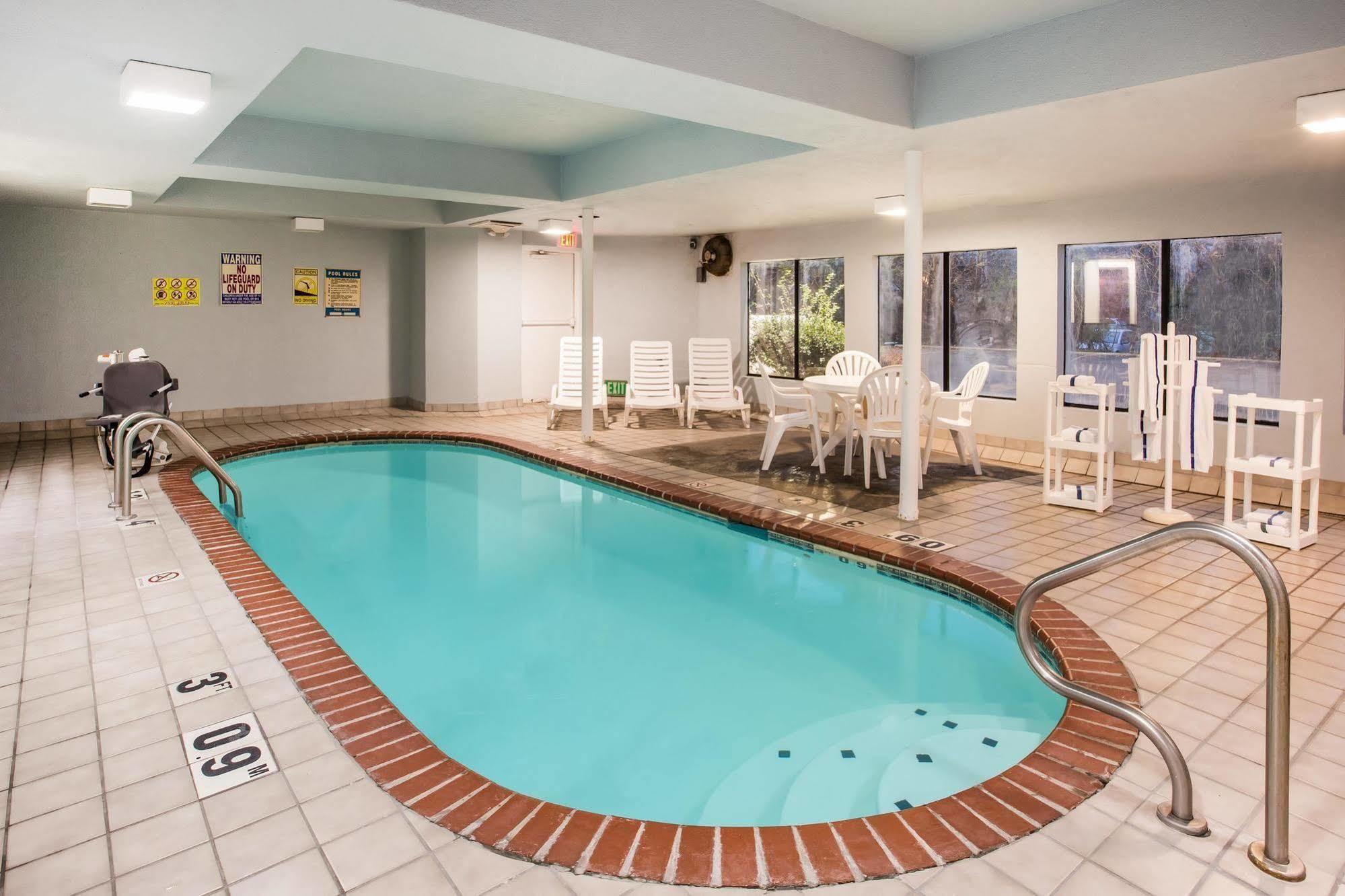 Days Inn By Wyndham Blue Springs Exteriér fotografie