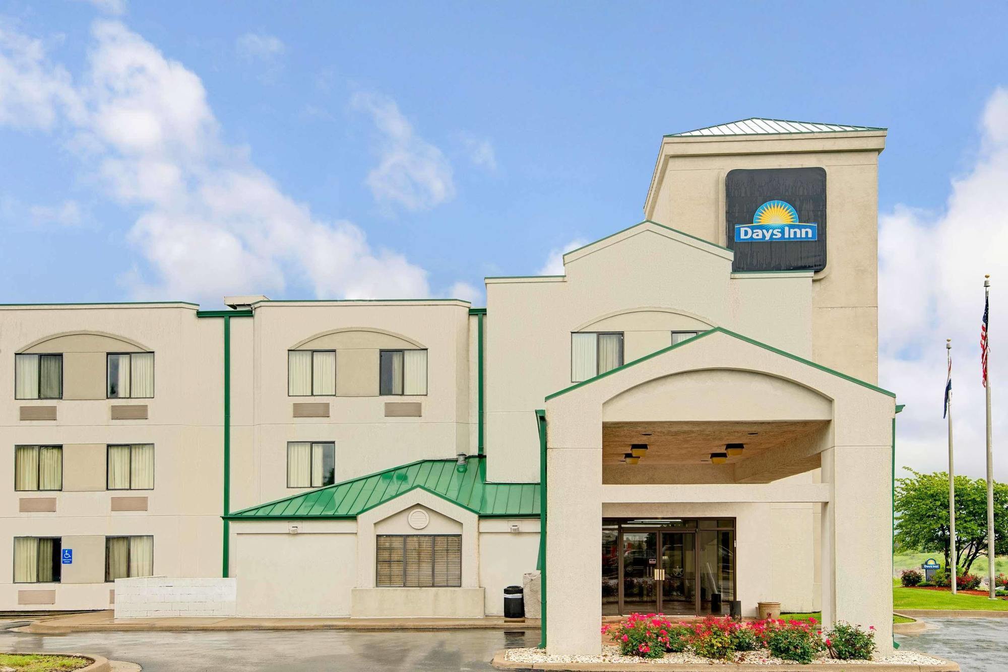 Days Inn By Wyndham Blue Springs Exteriér fotografie